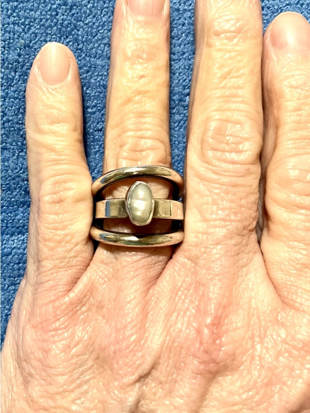 Lilly Barrack Sterling .925
Freshwater Pearl Ring
Organic Native Art Unique